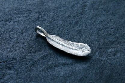 P-005L FEATHER WITH K18 (S) - NO COLOR