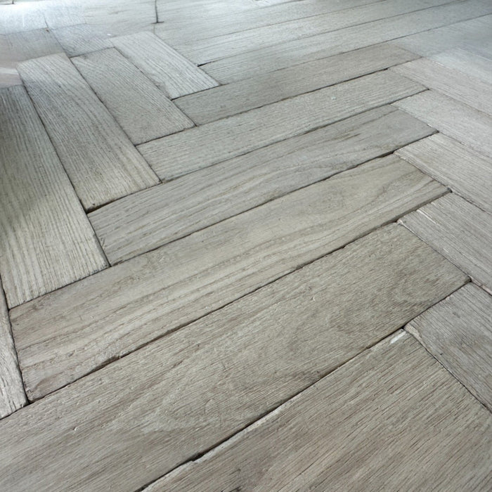 Prime Grade Solid Oak Overlay Blocks – Unfinished, Tumbled/Distressed 10x60x300mm (2.16m2 pack)