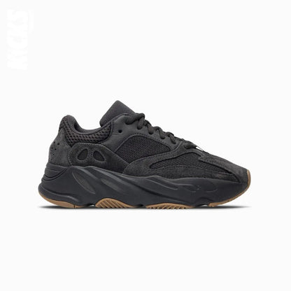 Replacement oval laces for Yeezy 700 Utility Black shoes and sneakers by Kicks Shoelaces